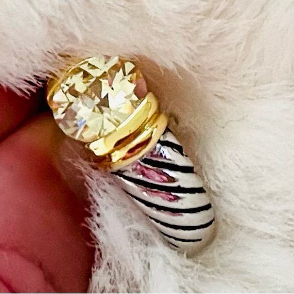 Lady’s ring w/yellow gemstone - Picture 5 of 5